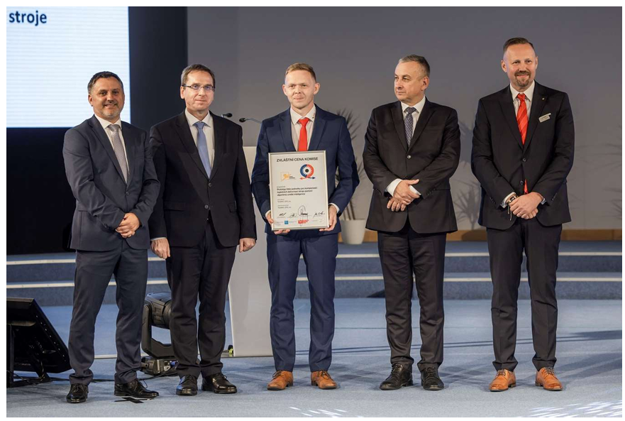 Tým TAJMAC-ZPS při převzetí Zvláštní ceny komise Zlaté medaile MSV 2023 za projekt ReCON AI